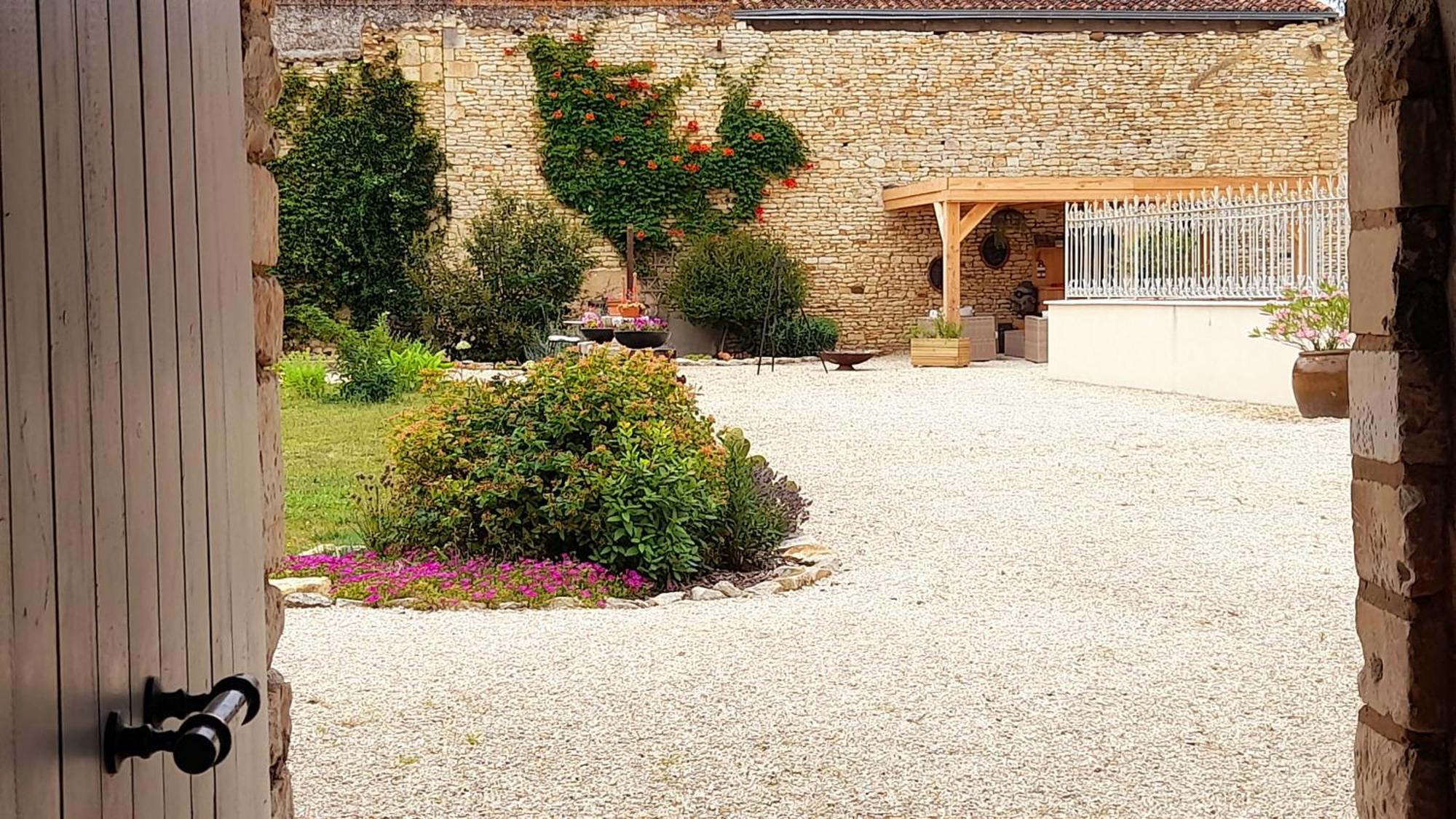 La Galuche Bed & Breakfast Angliers  Exterior photo